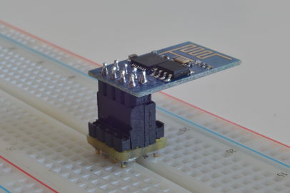 Módulo conectado al adaptador casero de tira doble de pines para protoboard