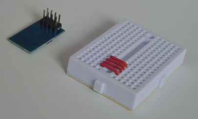 Montaje con puentes del módulo sobre la protoboard modificada