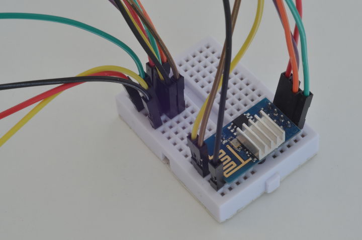 módulo WiFI ESP8266 conectado para actualizar el firmware