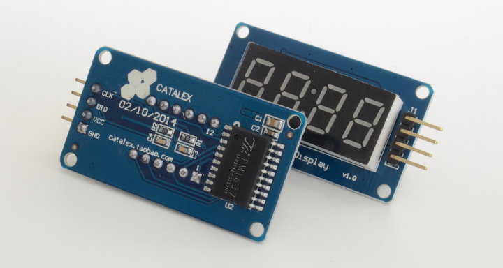 módulo con integrado TM1637 y display con 4 dígitos de 7 segmentos para reloj