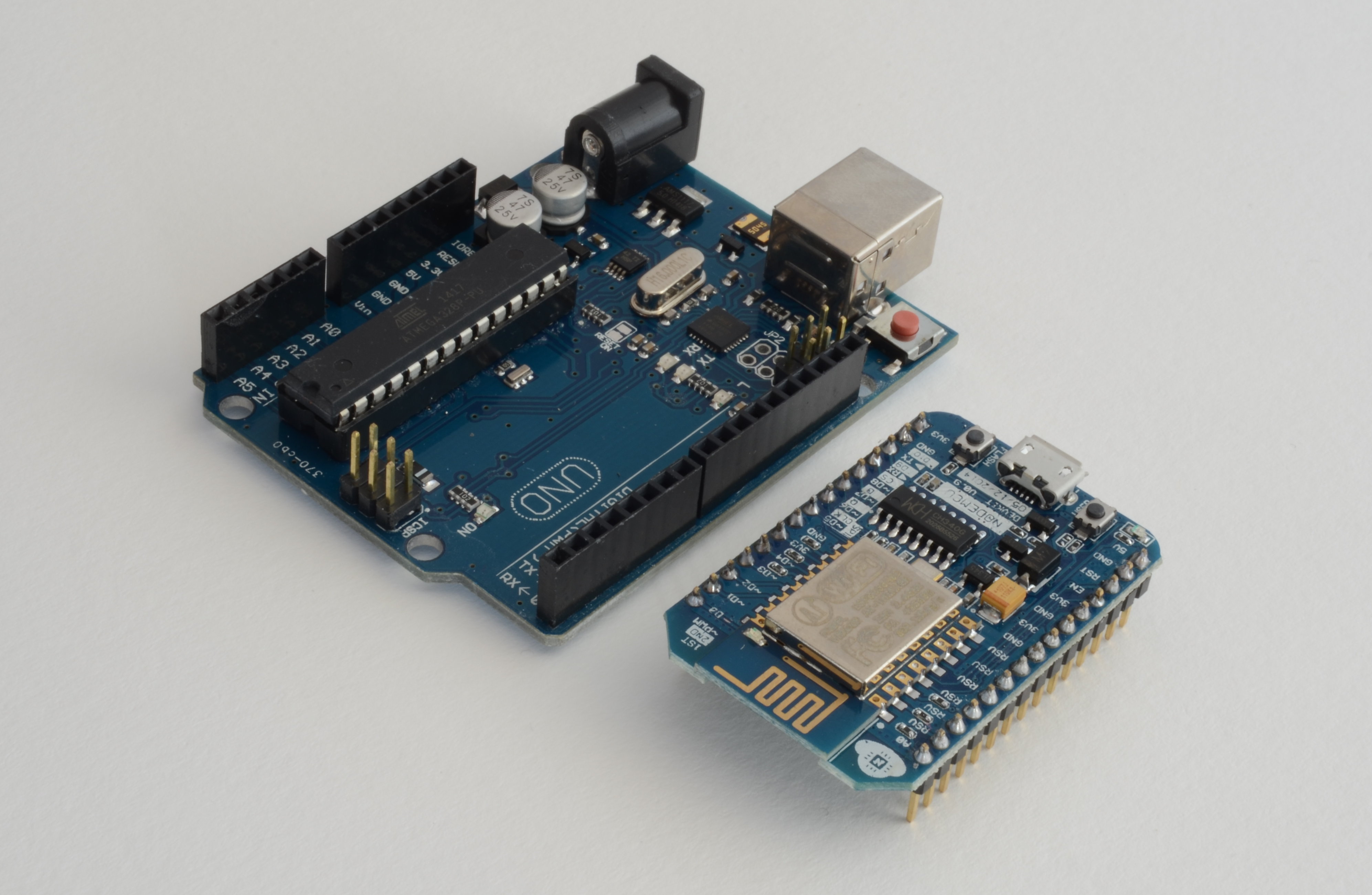 Comparación entre la placa de desarrollo Arduino Uno y la placa NodeMCU basada en ESP8266